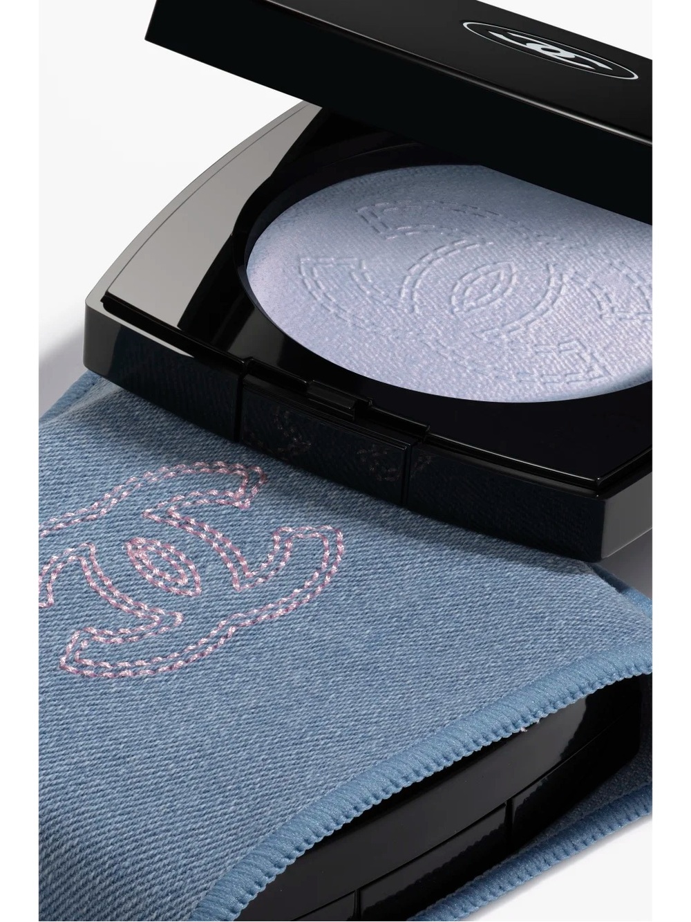 CHANEL Beauty COCO DENIM ILLUMINATING POWDER - Picture 2 of 6